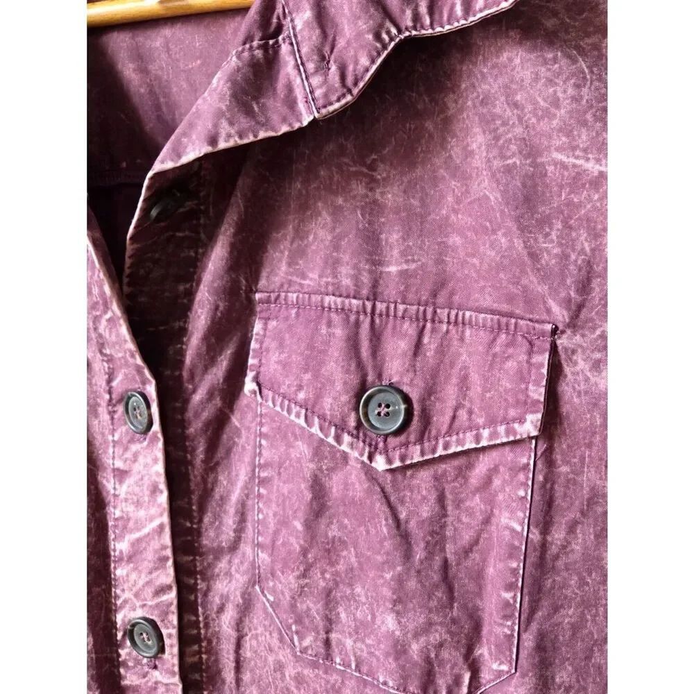 EUC LIKE NEW ZENANA ACID WASH AUBERGINE LONGSLEEVES BUTTONED SHIRT SIZE M - Picture 3 of 15